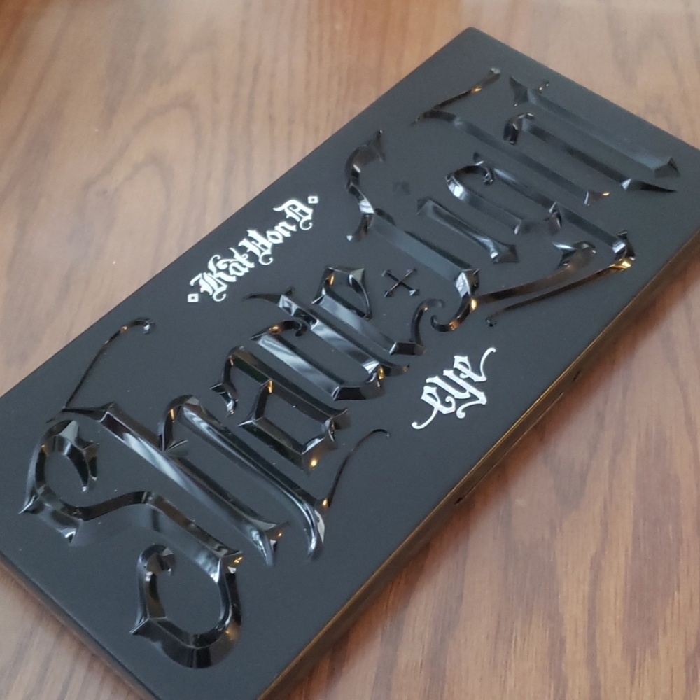 KAT VON D Shade and Light Glimmer